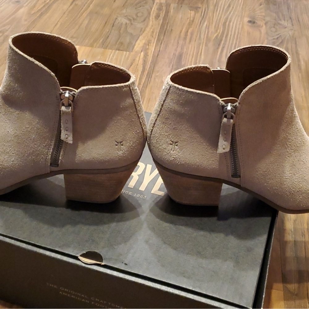 FRYE Judith Zip Bootie - Picture 4 of 7